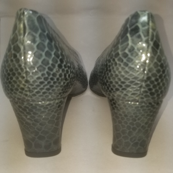 Stuart Weitzman heel - Picture 2 of 4